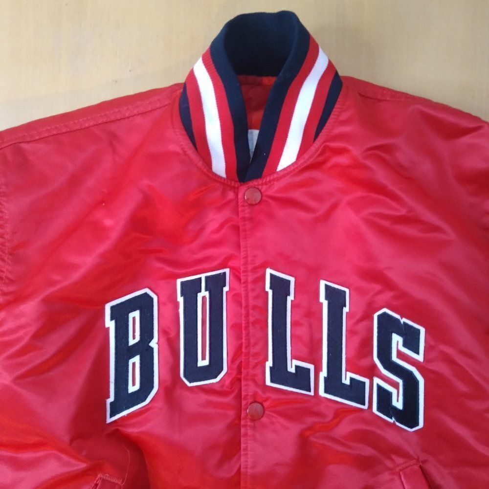 Vintage STARTER Chicago Bulls Satin Bomber Jacket - Picture 2 of 6